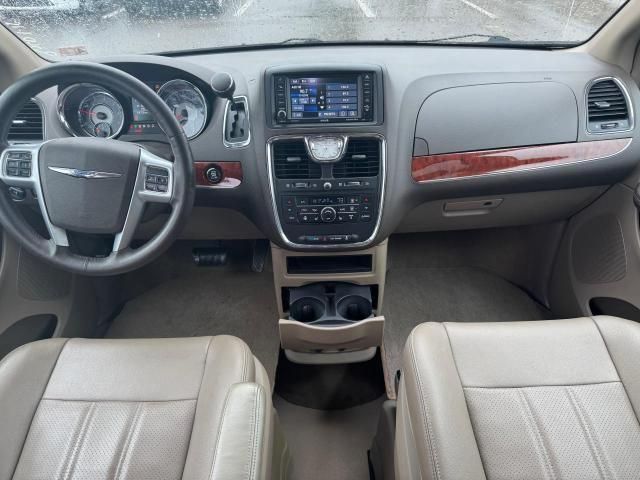 2013 Chrysler Town & Country Touring L