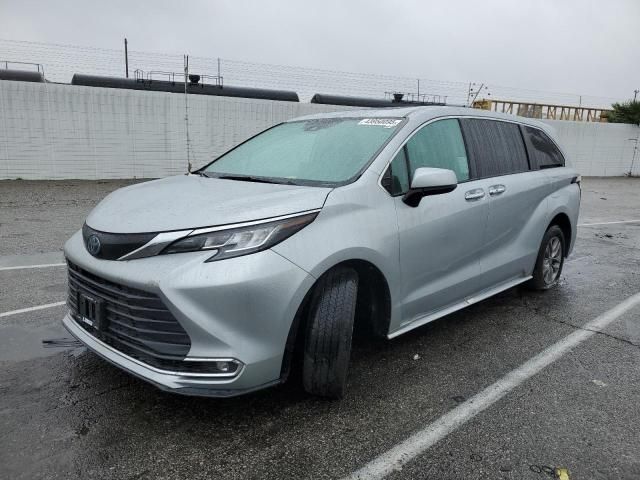 2022 Toyota Sienna XLE