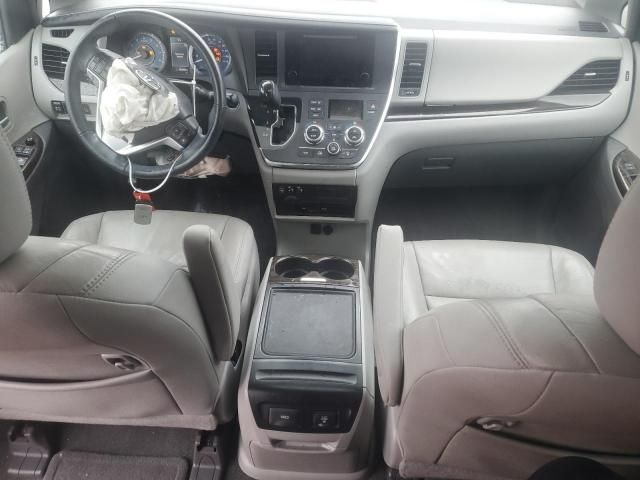 2017 Toyota Sienna XLE