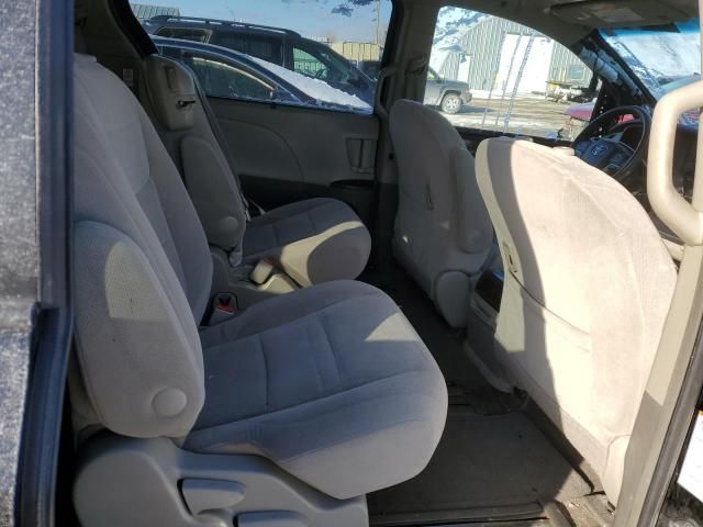 2015 Toyota Sienna LE