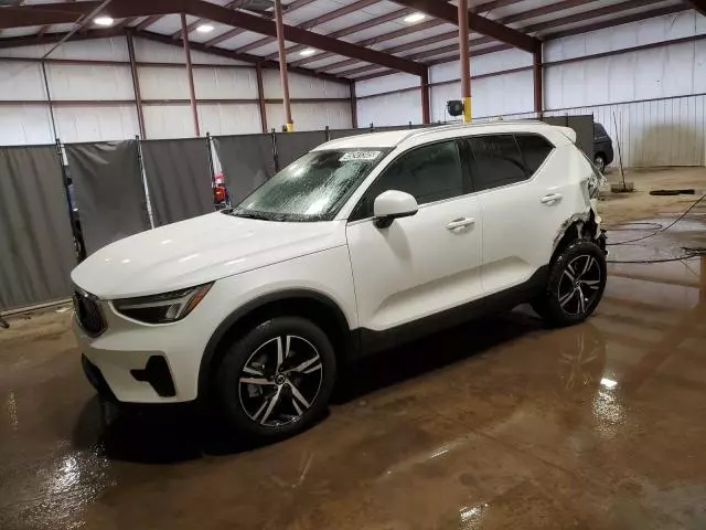 2025 Volvo XC40 Core