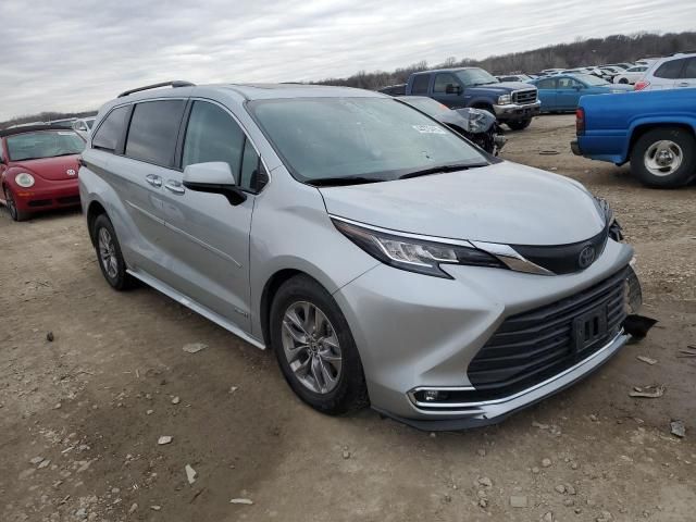 2021 Toyota Sienna XLE