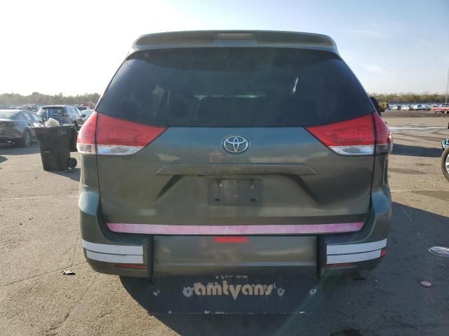 2014 Toyota Sienna LE