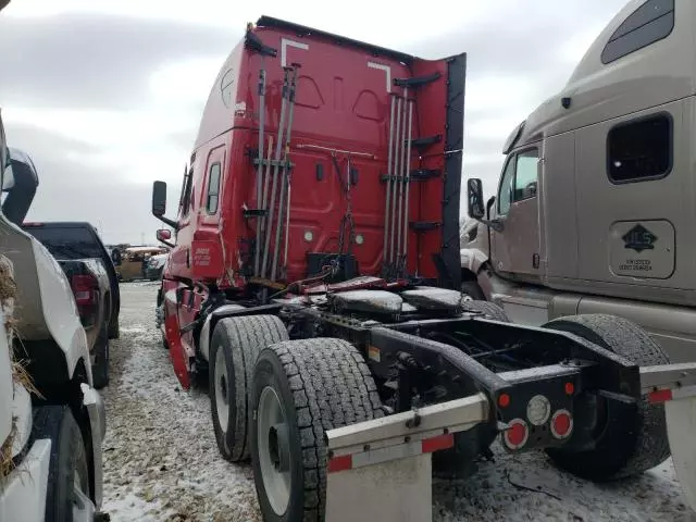 2021 Freightliner Cascadia 126