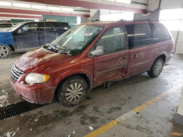 2005 Chrysler Town & Country LX