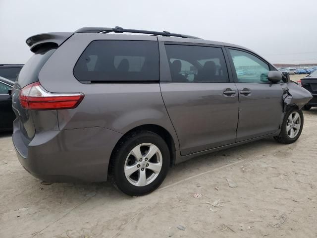 2016 Toyota Sienna LE