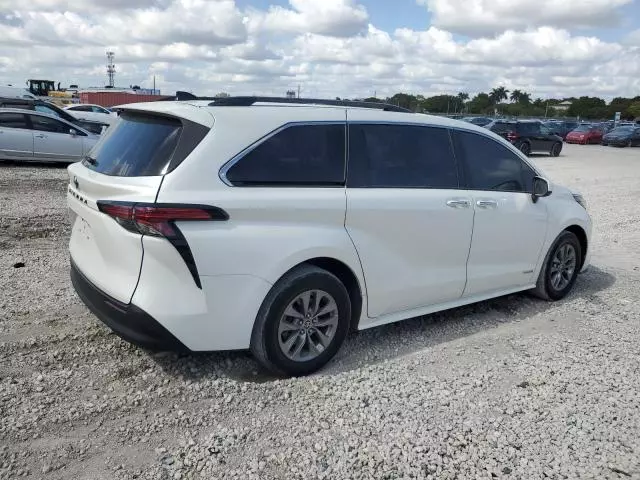 2021 Toyota Sienna XLE