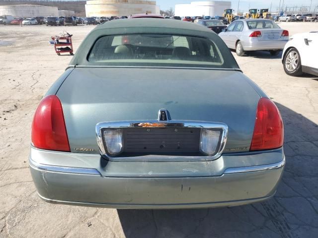 2006 Lincoln Town Car Signature Limited