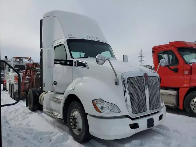 2014 Kenworth Construction T680