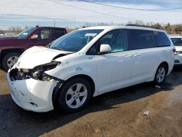 2016 Toyota Sienna LE