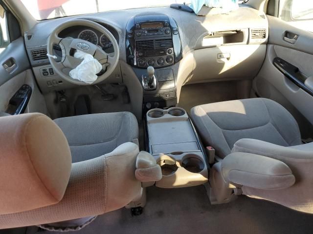 2004 Toyota Sienna CE