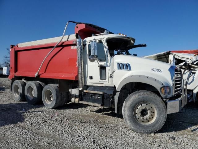 2018 Mack 700 GU700