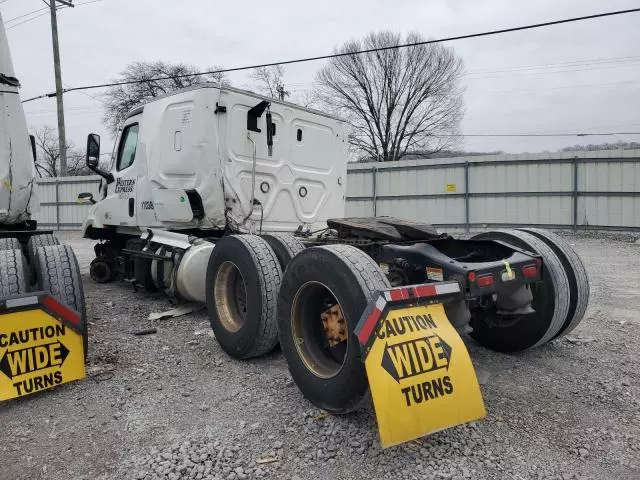 2021 Freightliner Cascadia 126