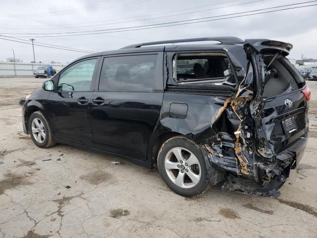 2019 Toyota Sienna LE