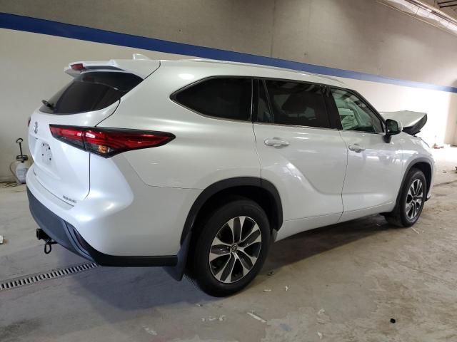 2022 Toyota Highlander XLE