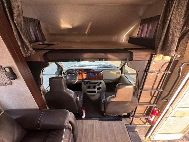 2017 Ford Econoline E450 Super Duty Cutaway Van