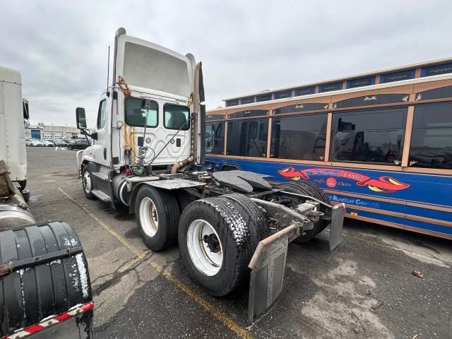 2015 Freightliner Cascadia 125