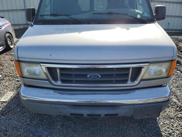 2005 Ford Econoline E350 Super Duty Wagon