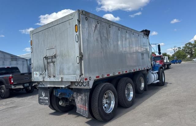 2005 Kenworth Construction T800