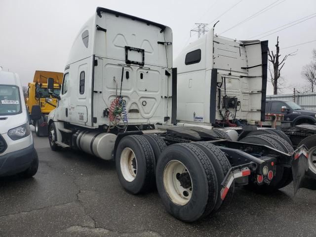 2019 Freightliner Cascadia 126