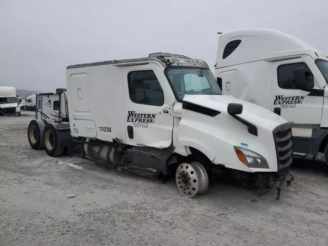 2021 Freightliner Cascadia 126