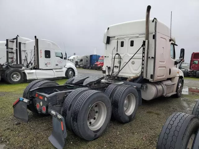 2013 Freightliner Cascadia 125