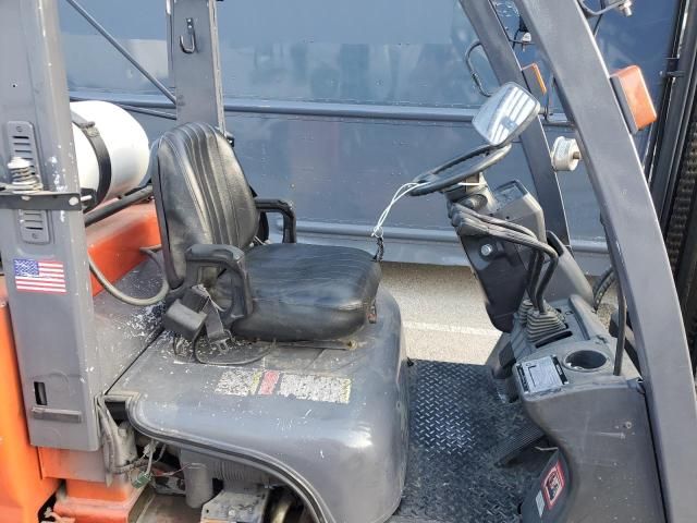 2004 Nissan Forklift