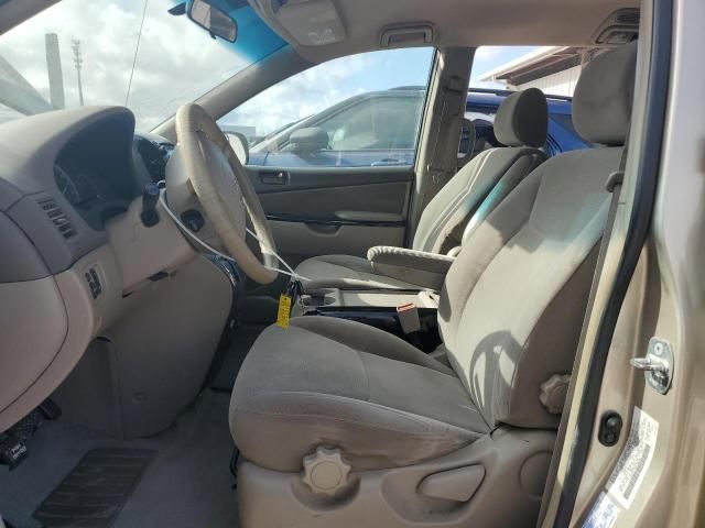 2004 Toyota Sienna CE