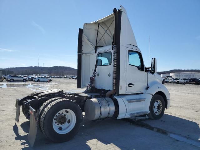 2014 Kenworth T680 Semi Truck