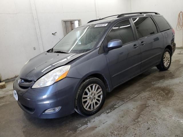 2010 Toyota Sienna XLE