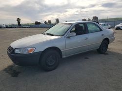 Carros salvage sin ofertas aún a la venta en subasta: 2000 Toyota Camry CE