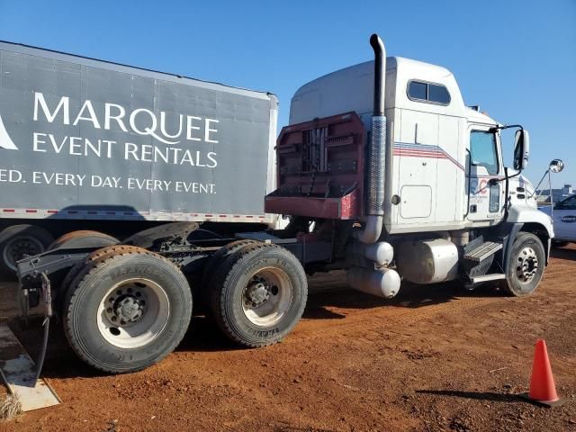 2013 Mack 600 CXU600 Semi Truck