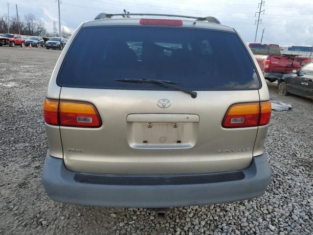 2000 Toyota Sienna LE