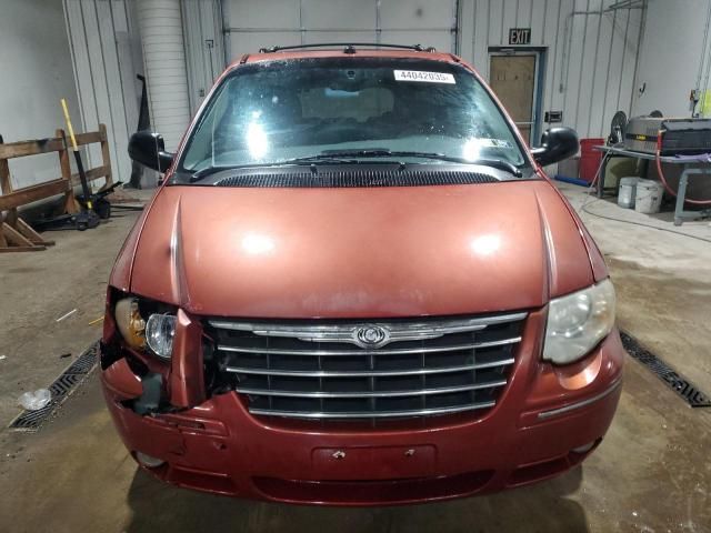 2005 Chrysler Town & Country Touring