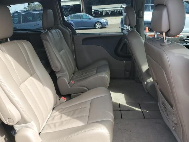 2013 Chrysler Town & Country Touring L