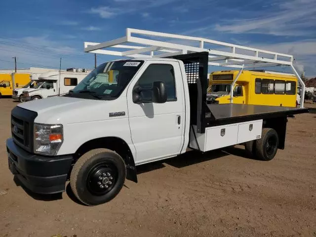 2022 Ford Econoline E450 Super Duty Cutaway Van