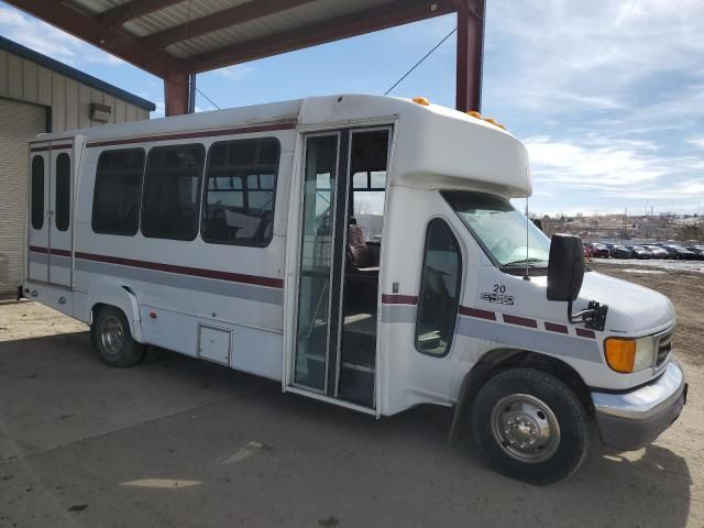 2005 Ford Econoline E450 Super Duty Cutaway Van