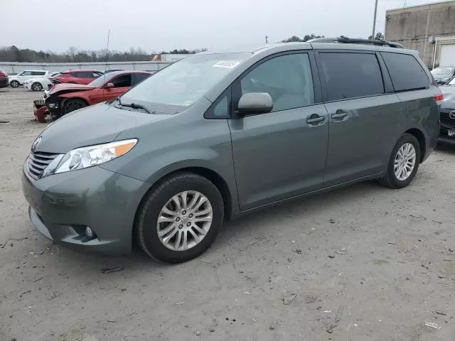 2014 Toyota Sienna XLE