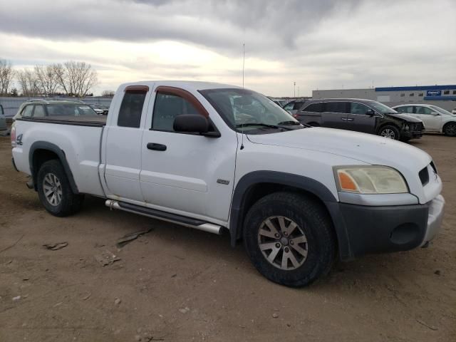 2006 Mitsubishi Raider Durocross