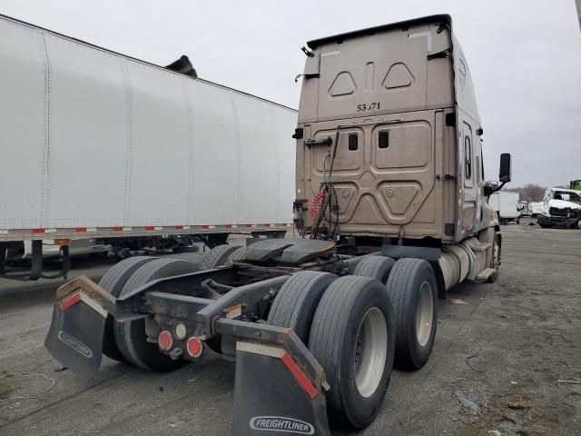 2013 Freightliner Cascadia 125