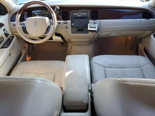 2006 Lincoln Town Car Signature Limited