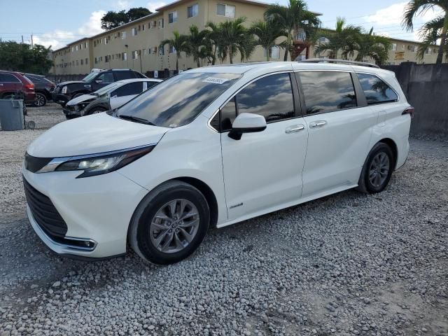 2021 Toyota Sienna XLE