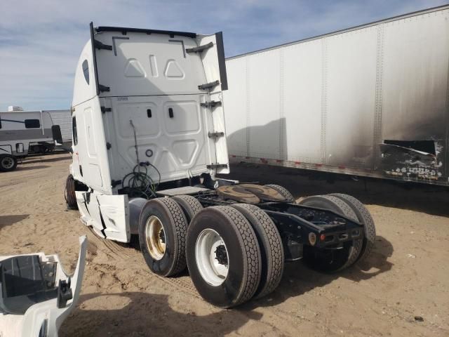 2020 Freightliner Cascadia 126