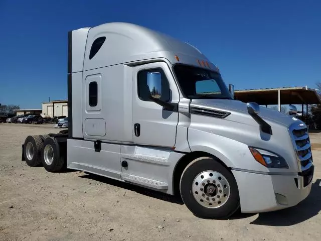 2020 Freightliner Cascadia 126