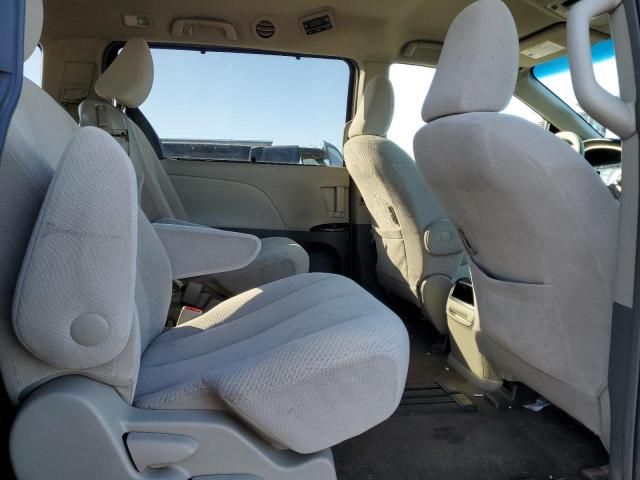 2013 Toyota Sienna LE