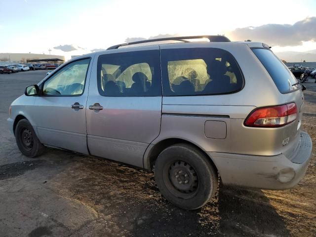 2001 Toyota Sienna LE