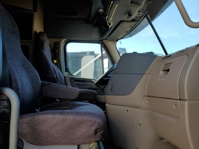 2012 Freightliner Cascadia 125