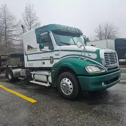 Salvage trucks for sale at Florence, MS auction: 2006 Freightliner Conventional Columbia