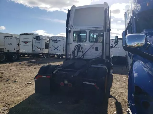 2015 Freightliner Cascadia 125