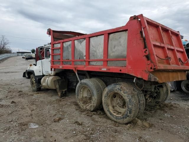 2000 Mack RB688S